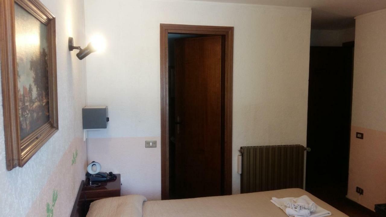 Hotel Rondanino لانسو دينْتيلفي المظهر الخارجي الصورة